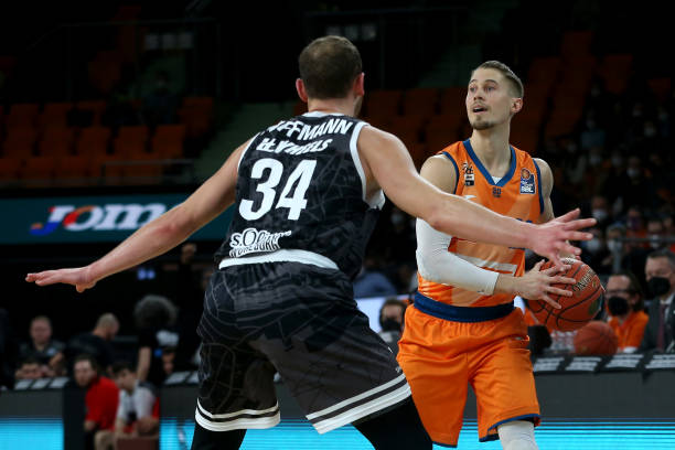 略而闻名 略而闻名