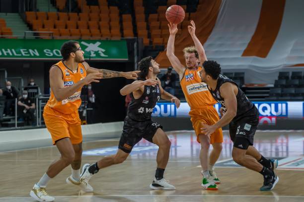 举办的汤姆 举办的汤姆